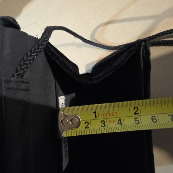 Elegant Black Velvet Handbag - Picture 7 of 7